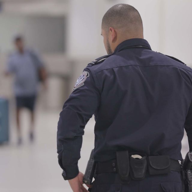 Ujeti tihotapca: Letališče JFK